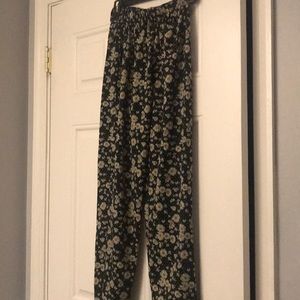Daisy, flowy pants